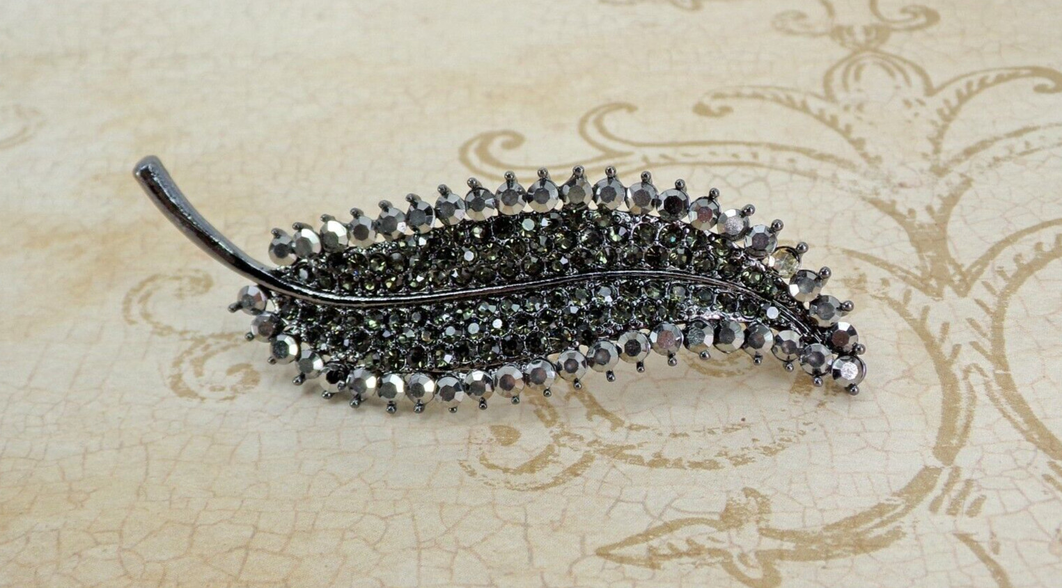 Elegant gray leaf crystal pin brooch in a hematite color, women’s fashion pin