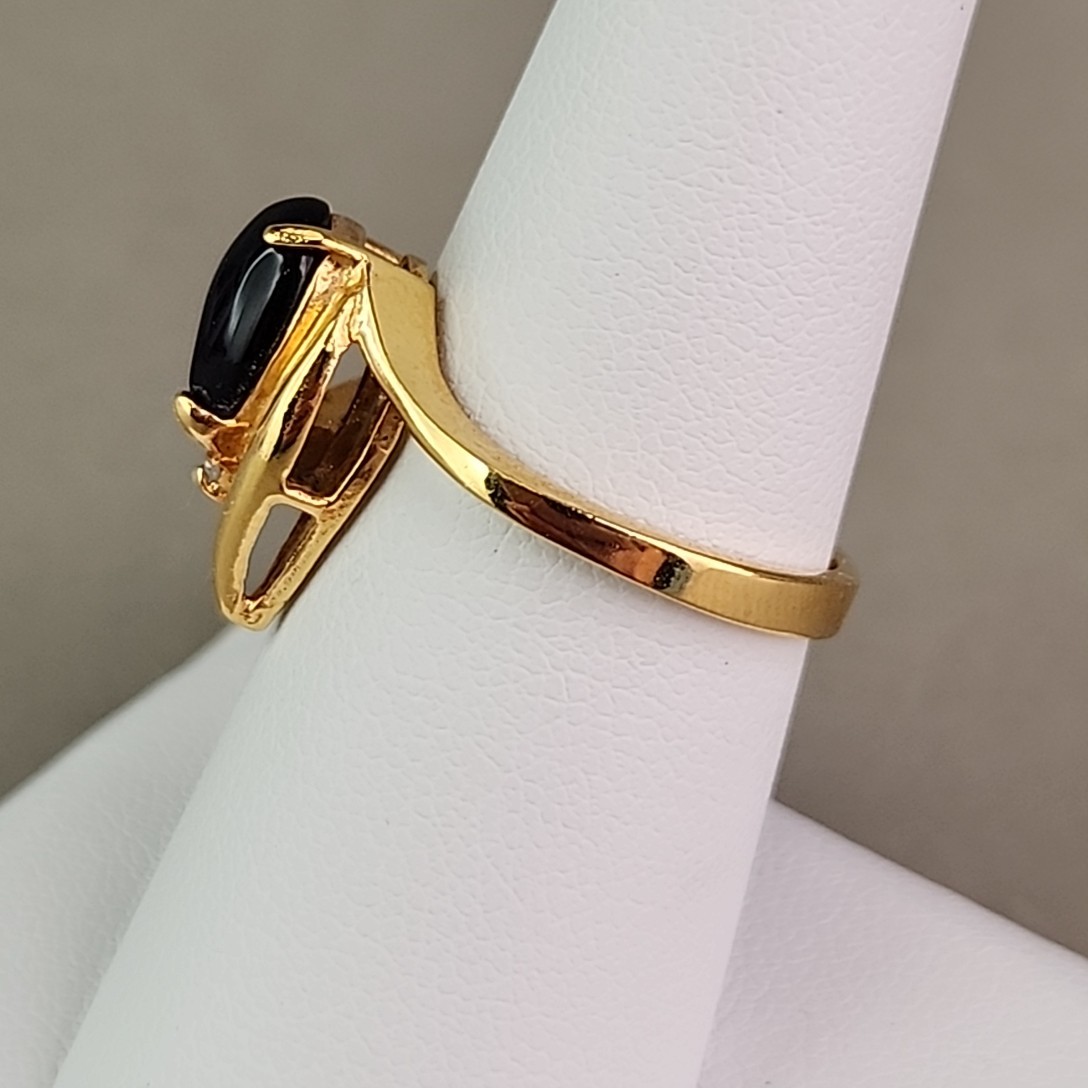 Onyx Ring Gold Tone Teardrop 7.5