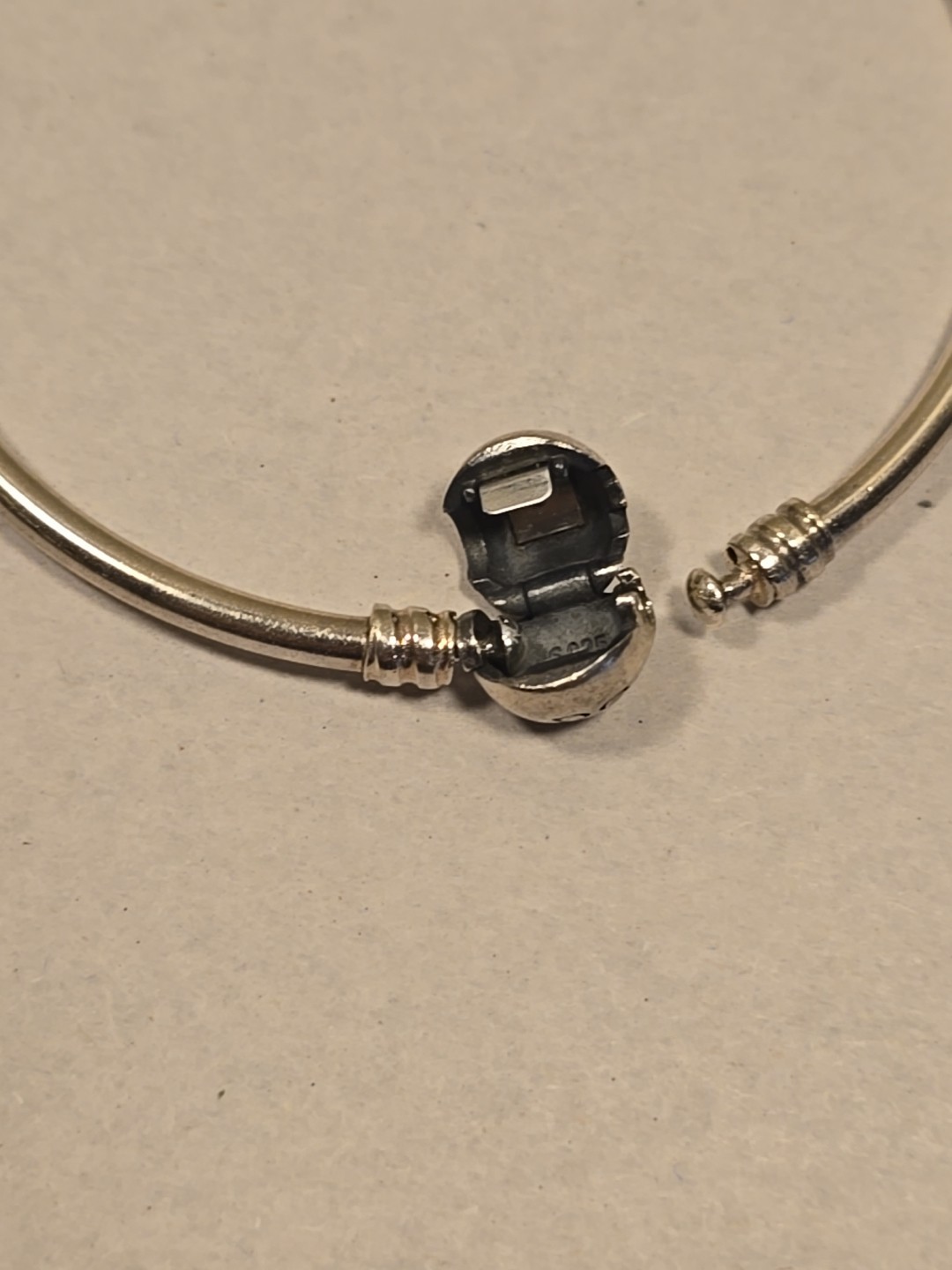 Pandora Moments Sterling Silver Ball Clasp Bangle Bracelet(9.1G) 7”