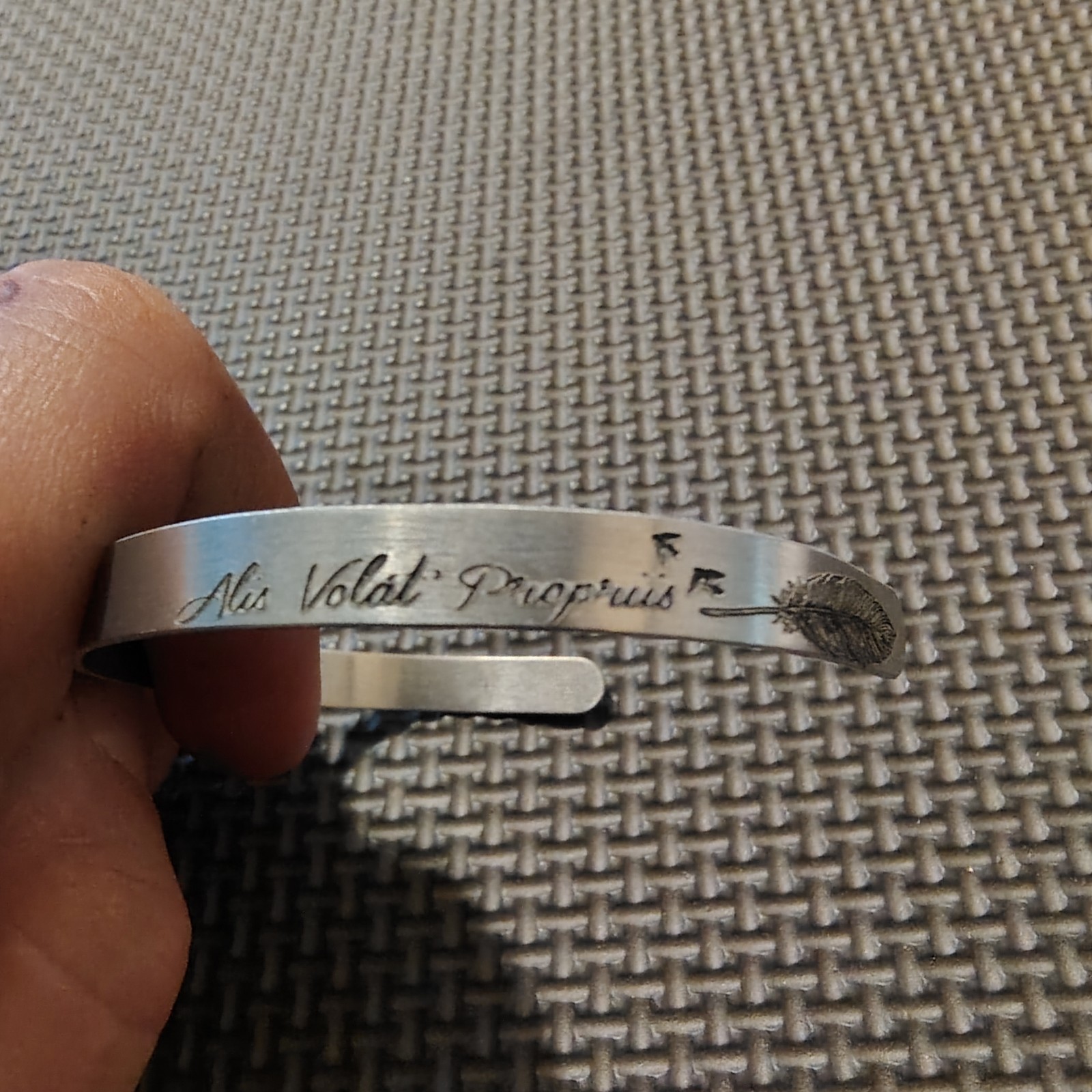 HANDMADE CUSTOM Aluminum Alis Volat Propriis Engraved Cuff Bangle Bracelet 6mm