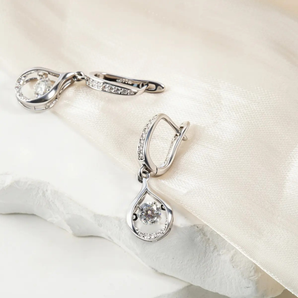 18K Gold-Plated Moissanite Drop Earrings – Elegant Gift for Any Occasion