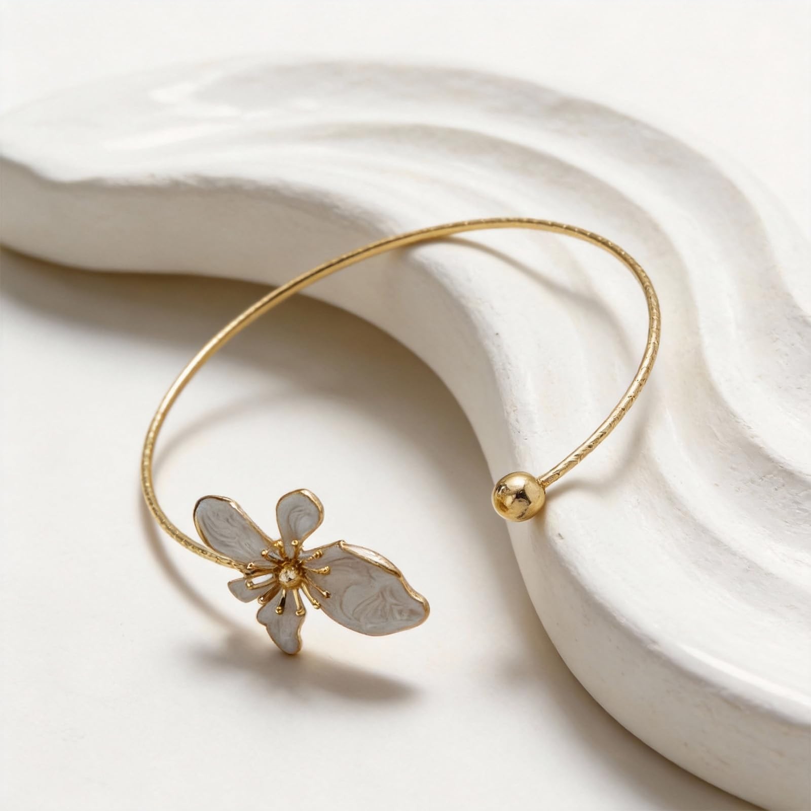 Dainty Gold Flower Choker Necklace – Chunky Floral Pendant for Summer & Weddings