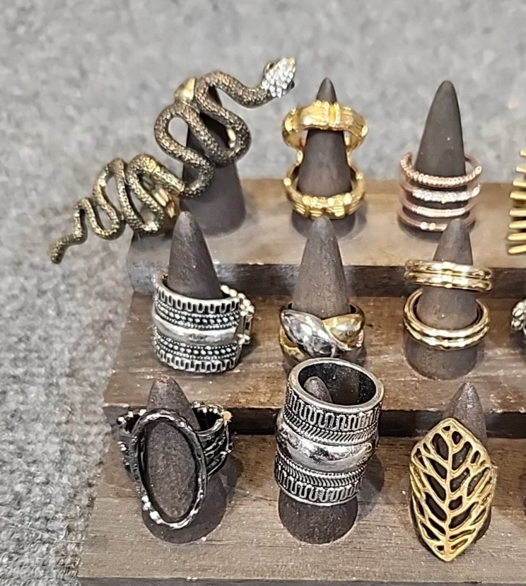 Jewelry 18 Rings Egyptian Theme Adjusts Sized Stretch See Description Lot #219