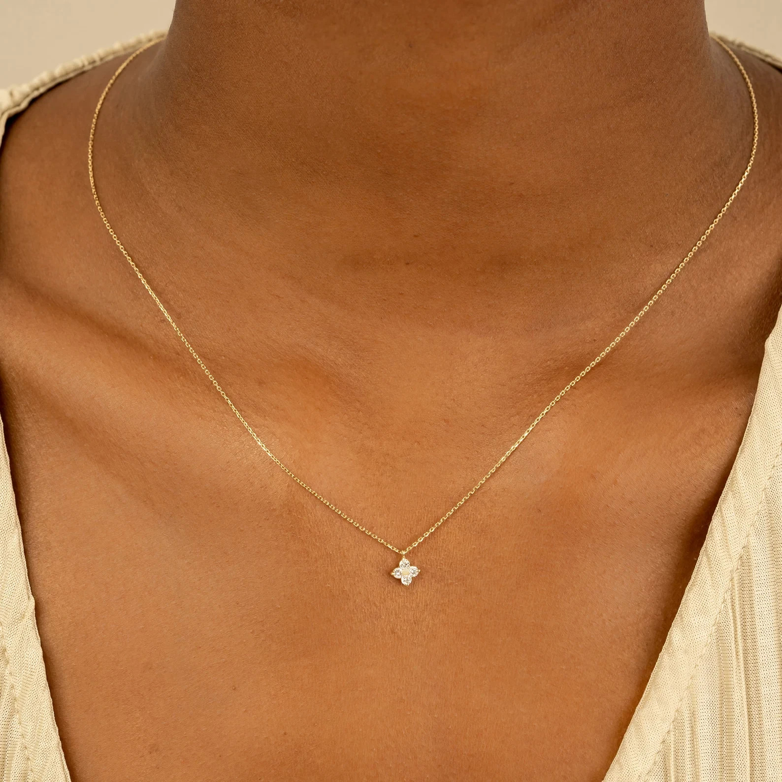 Lab Grown 1.00 Ct Round EF VS Diamond Small Clover Necklace in 14K Solid Gold