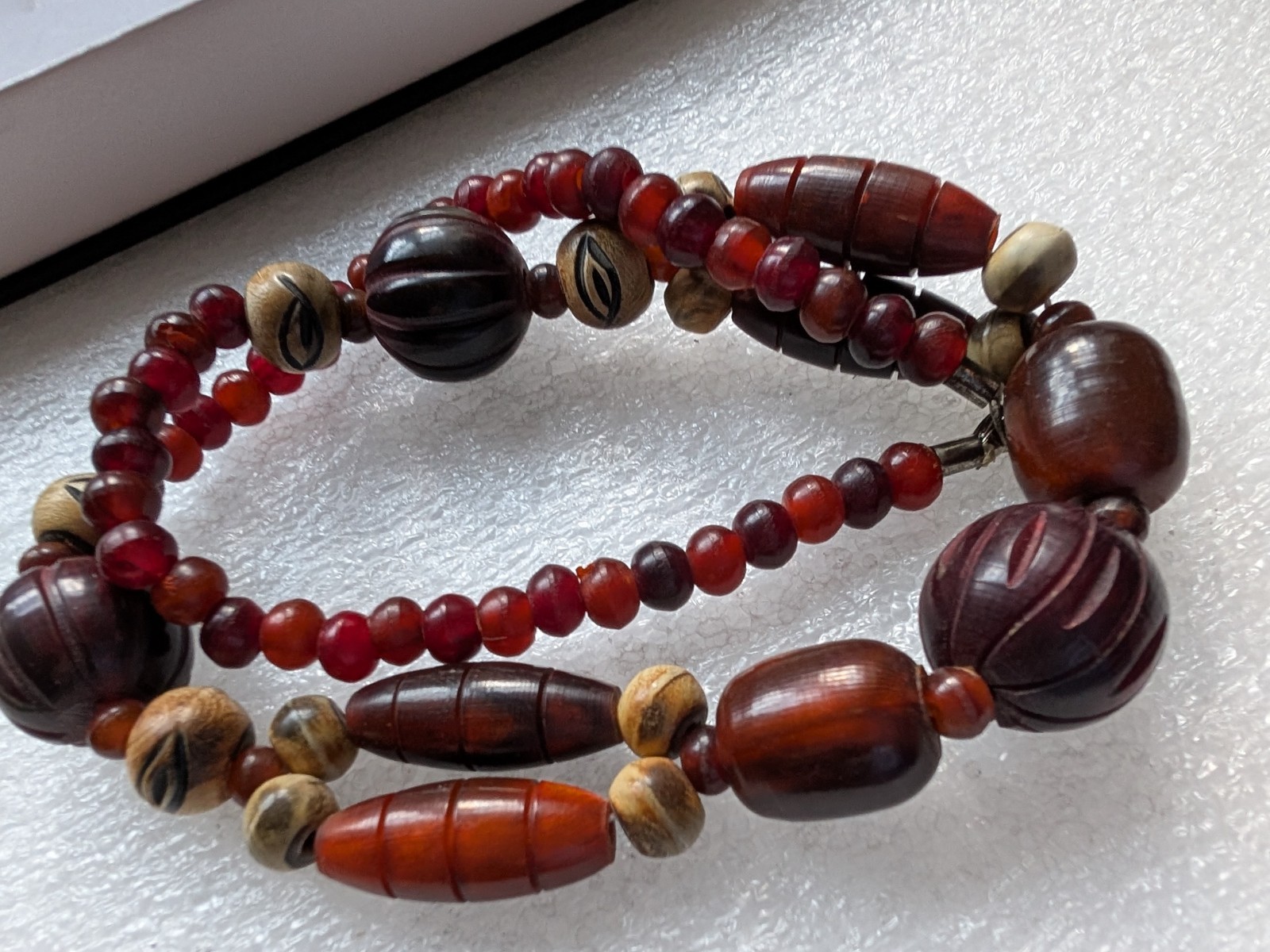 Vintage Red & Brown Faux Wooden Resin Beaded Necklace Engraved 69g & 22″ Long