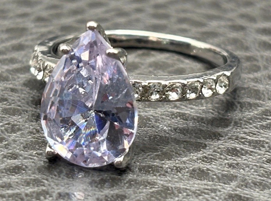 Gorgeous Large Pear Cut Purple Crystal Silver Tone Rhinestone Cocktail Ring Sz 9