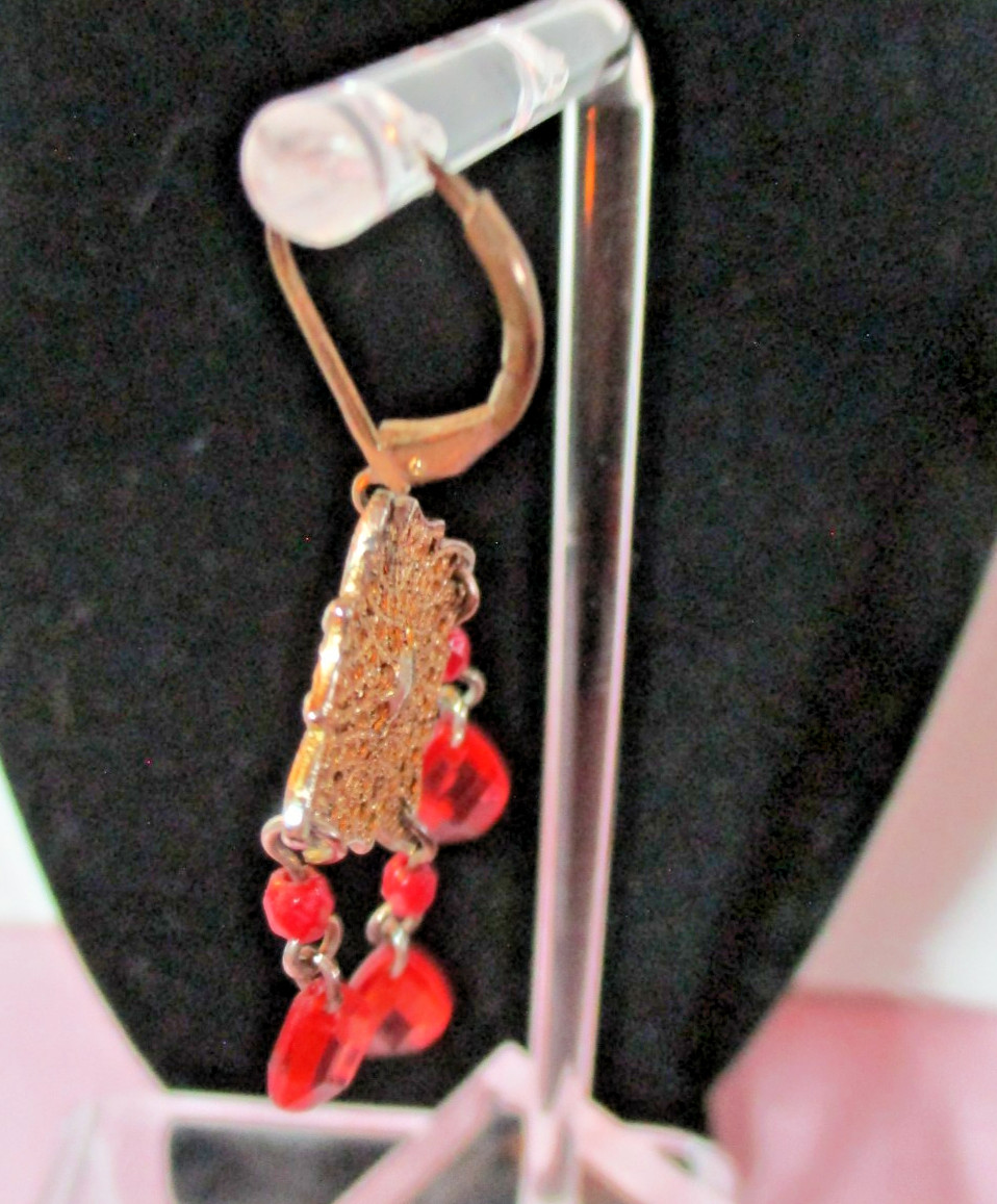 3 Stone Dangle Earrings Gold Tone Filigree Leverback Darker Center Stone No Mark