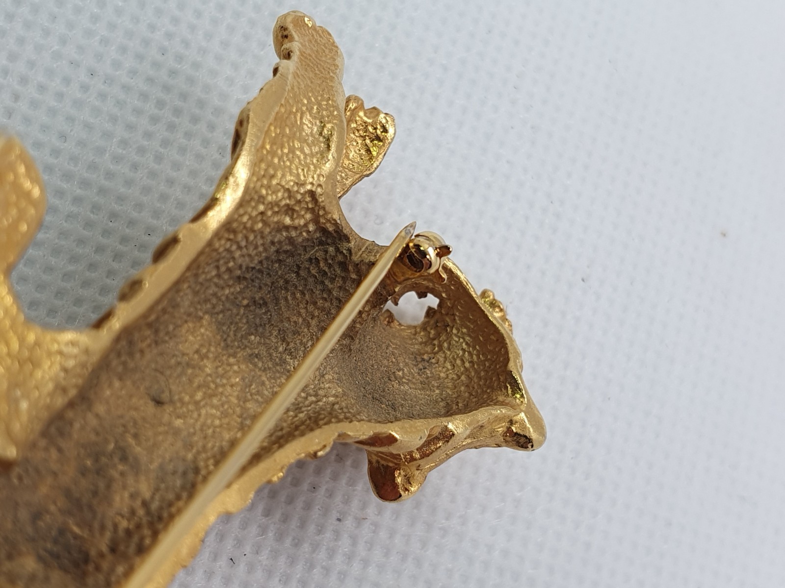 Super Gold Tone Tiger Brooch No Mark