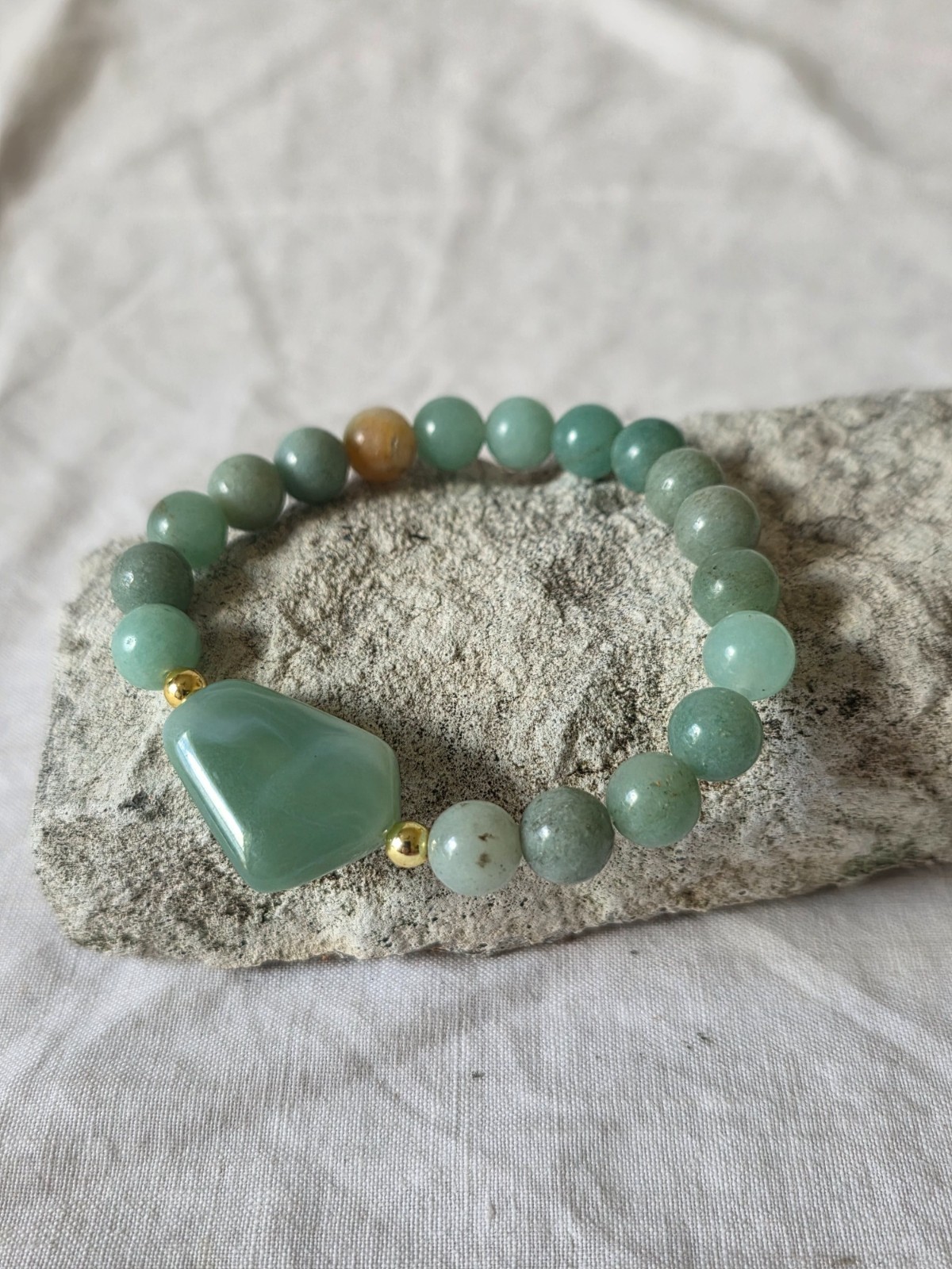 NWOT! Pretty Bracelet with Round Turquoise and Gold Colored Beads