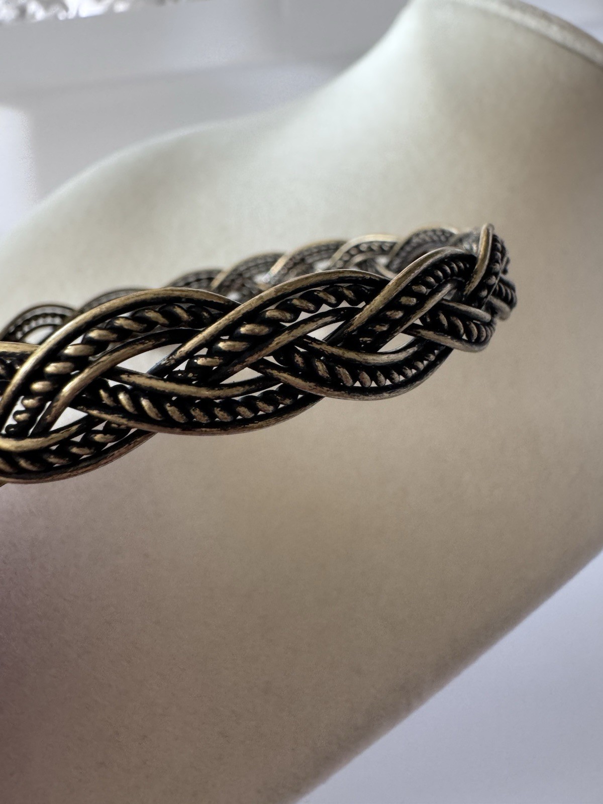 Celtic Braided Crown Wreath Bracelet 7 Inch Bangle Jewelry EUC