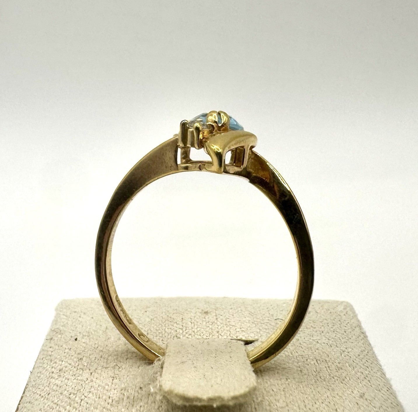 Pear Shaped Blue Crystal & CZ Ring Gold Plated Size 9 Stamped Elegant Jewelry