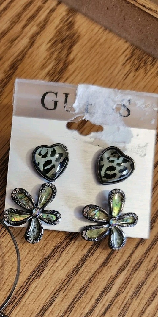 Vintage Guess Hearts Flowers Blue Acrylic Resin Faux Abalone Stud Earrings NWT
