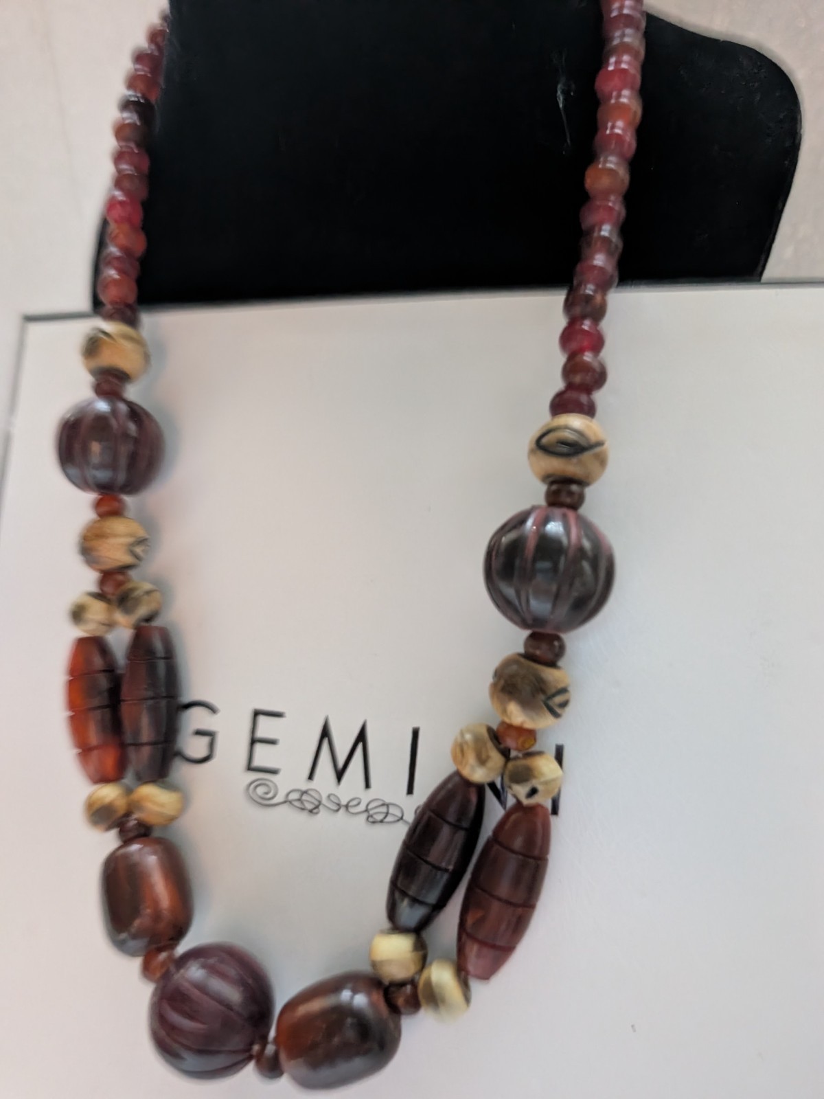 Vintage Red & Brown Faux Wooden Resin Beaded Necklace Engraved 69g & 22″ Long
