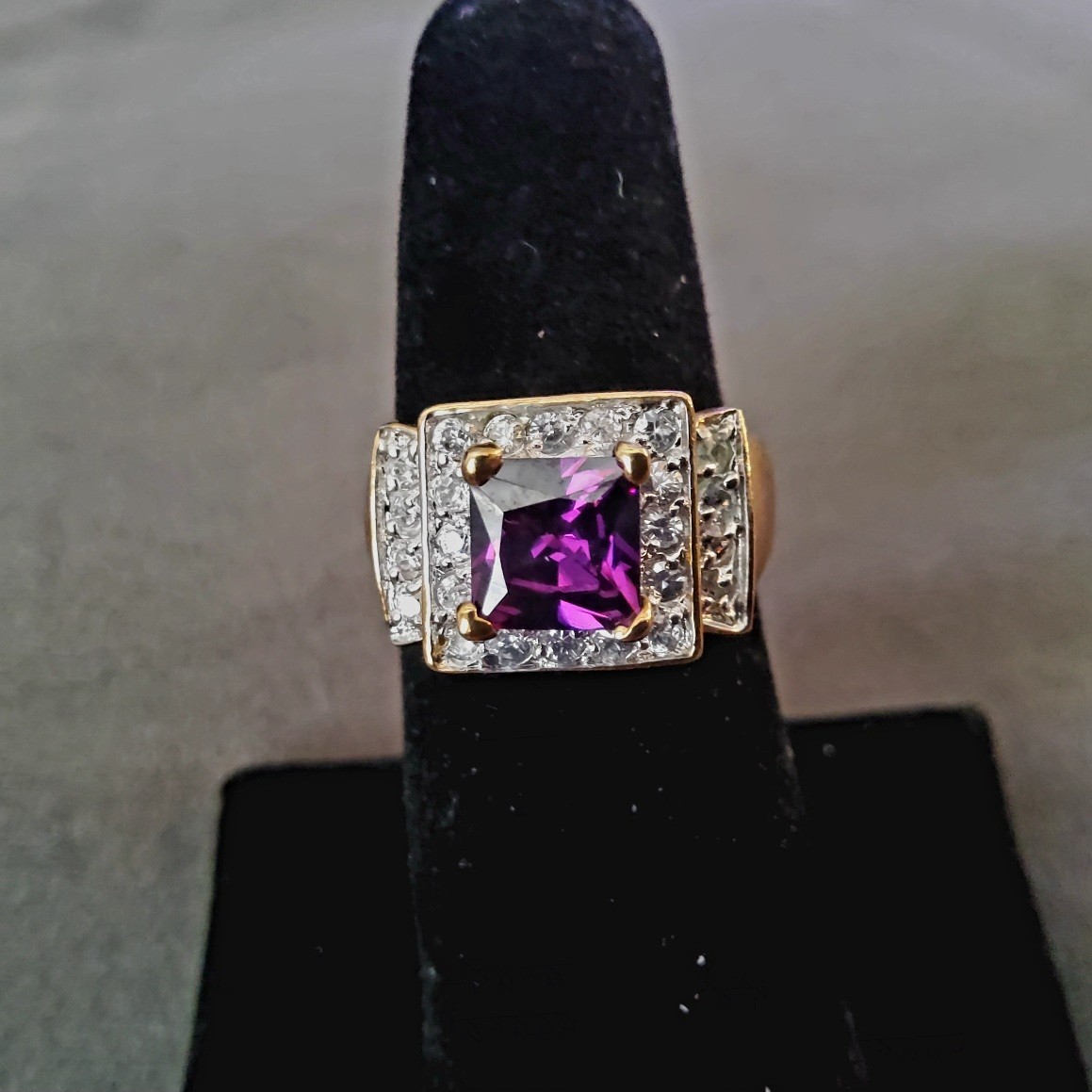 Park Lane HOSTESS ONLY PURPLE RING – PURPLE CZ w/CLEAR Accents in Gold – SZ 7