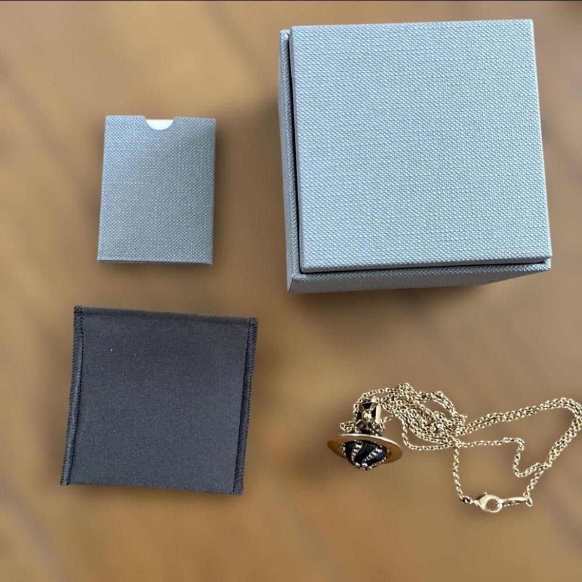 Vivienne Westwood Antoinette 3D Orb Necklace Black Gold Pendant Rare Genuine