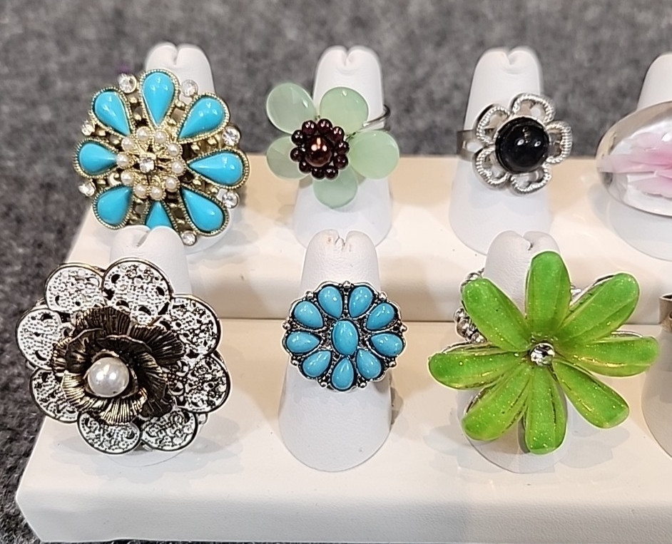 Jewelry 12 Flowered Rings Adjusts Sized Stretch See Description Lot #254