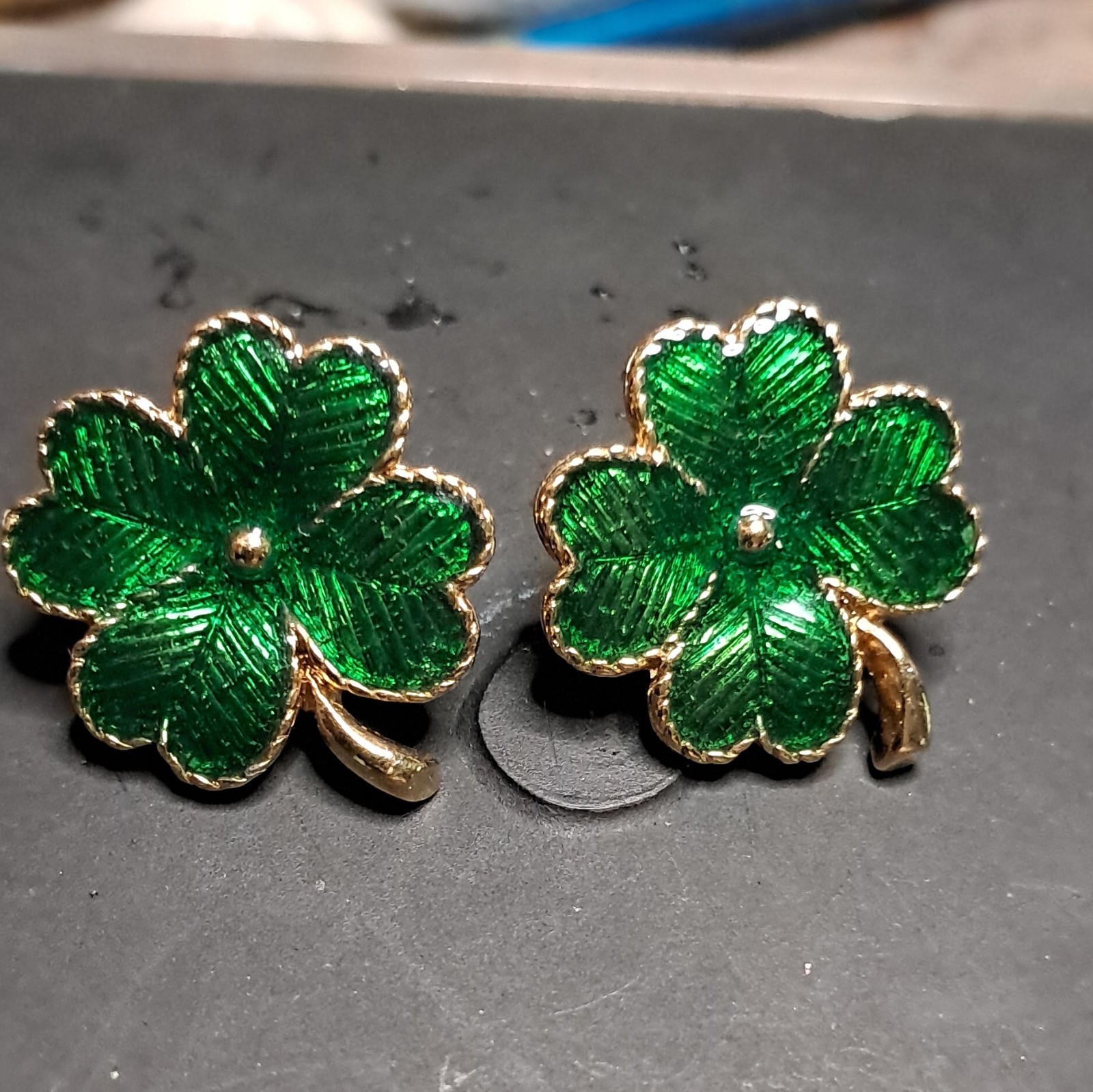 Avon Lucky Clover Green Enamel Gold Tone Stud Earrings Butterfly Back Pierced