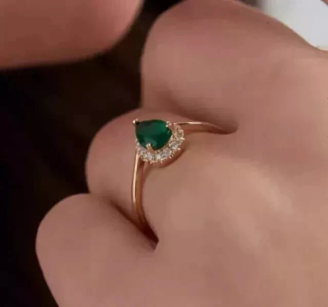 1.30Ct Pear Cut Simulated Green Emerald Curved Fancy Ring 14K Yellow Gold Plated