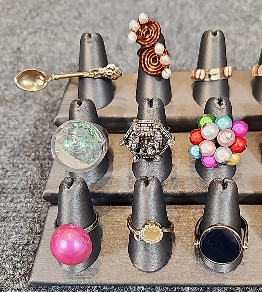 Jewelry 18 Whimsical Rings Adjusts Sized Stretch See Description Lot #220