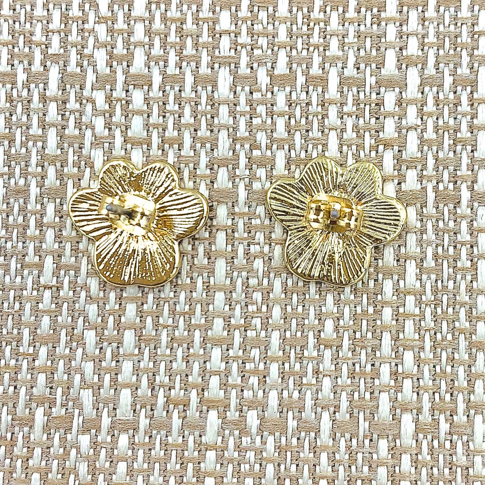 Genuine Abalone Paw Print Earrings in Silver or Gold (0.59×0.59in)