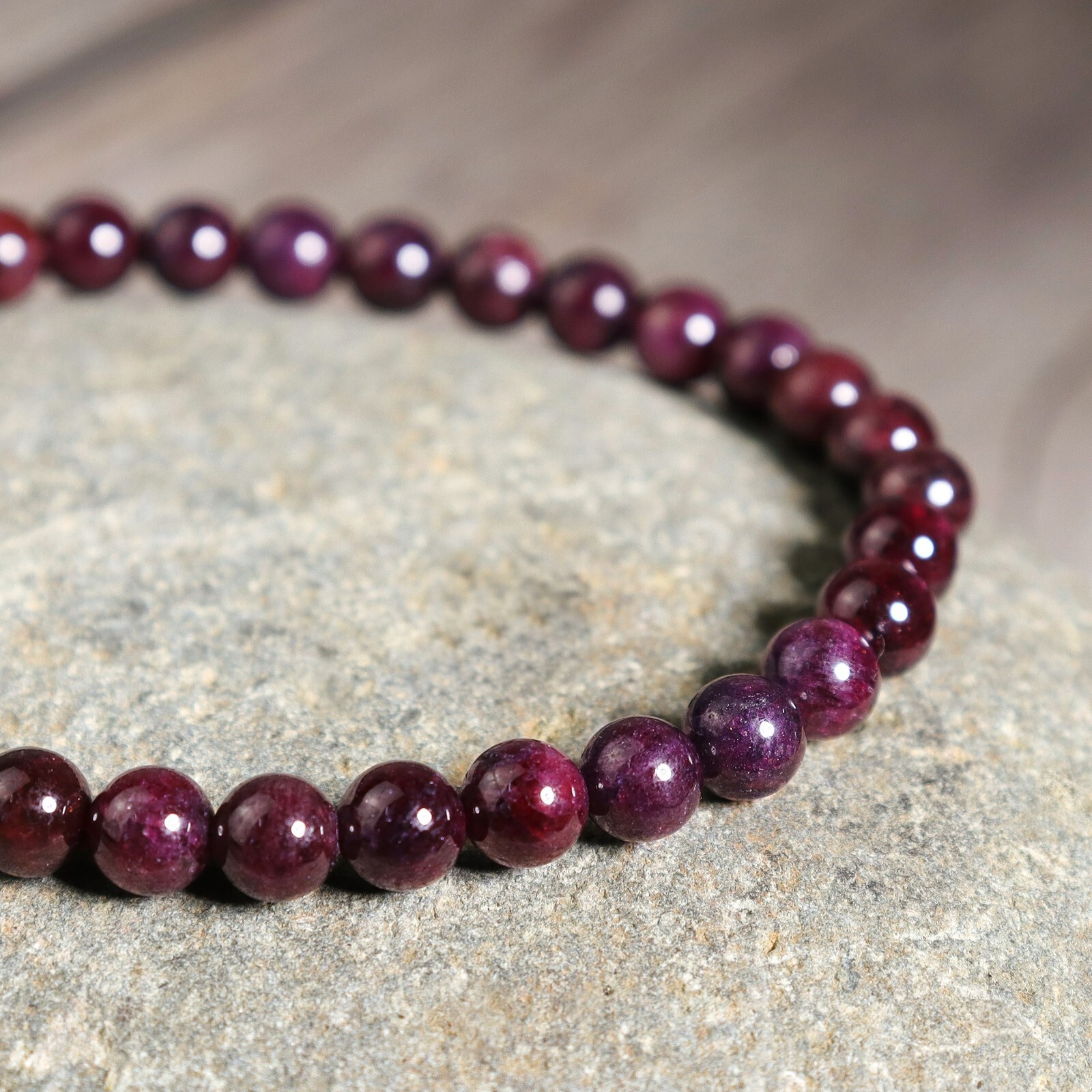 Natural Garnet Bead Healing Protection Women Stone Crystal Stretch Bracelet Gift
