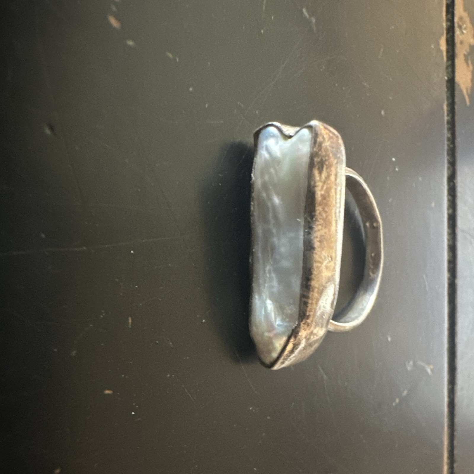Silver Tone Metal Band Ring Size 7 with Iridescent Shell/Stone Inlay