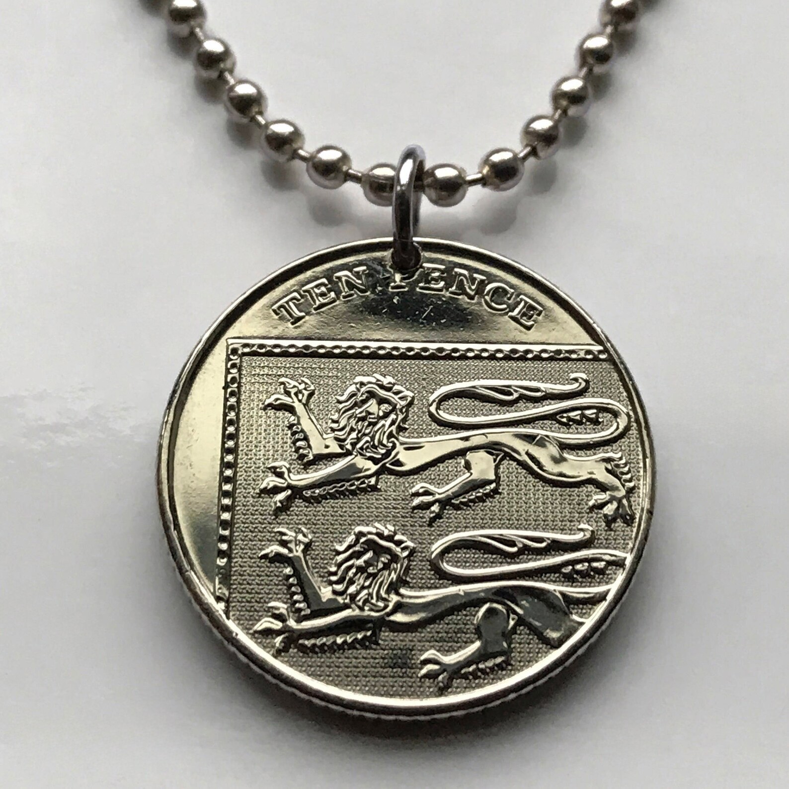 2017 UK England 10 coin pendant English lions London Manchester Liverpool 002256