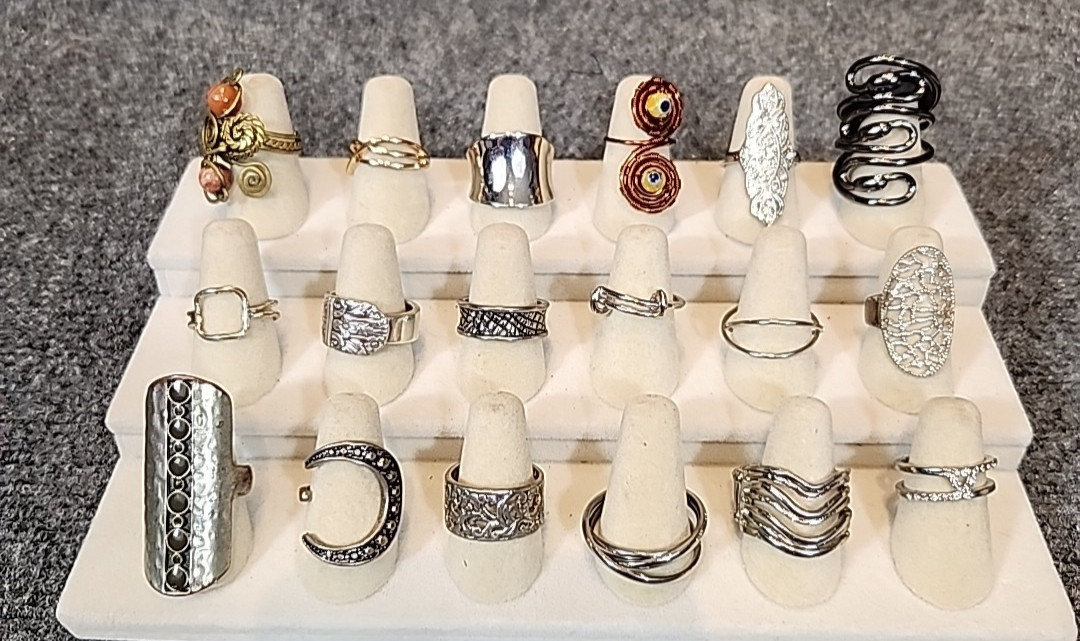 Jewelry 18 Egyptian Rings Adjustable Sized Stretch Lot #172 See Description