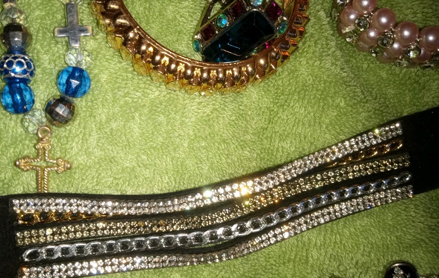 MULTIPLE FASHION BRACELETS MOST STRETCHY BUT SOME PRETTY ONES, SOME SIGNED BRASS