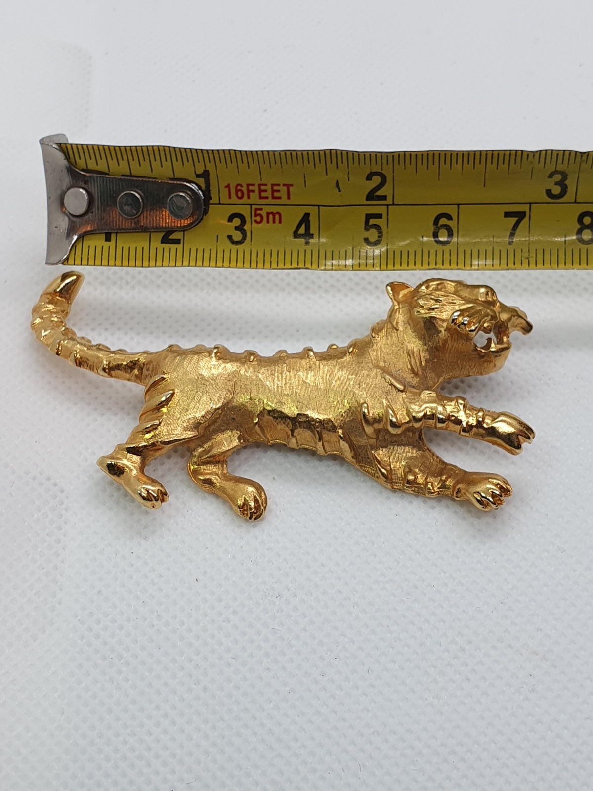 Super Gold Tone Tiger Brooch No Mark