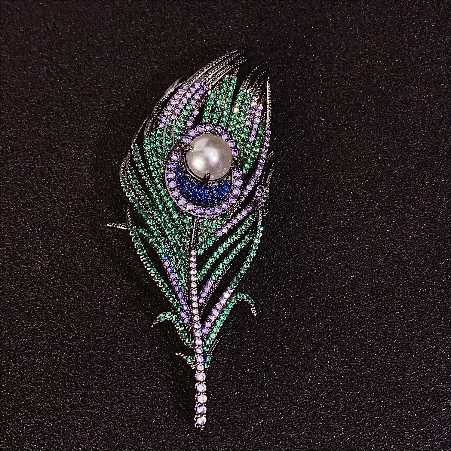 Exquisite Luxury Peacock Feather Brooch Vintage Metal Alloy Pin with Sparkling