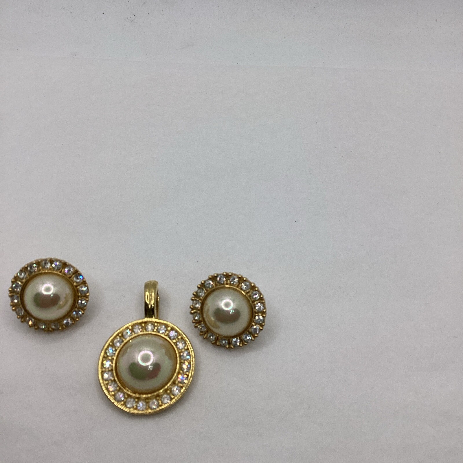 Roman Costume Jewelry Necklace And Earring Set. No Chain
