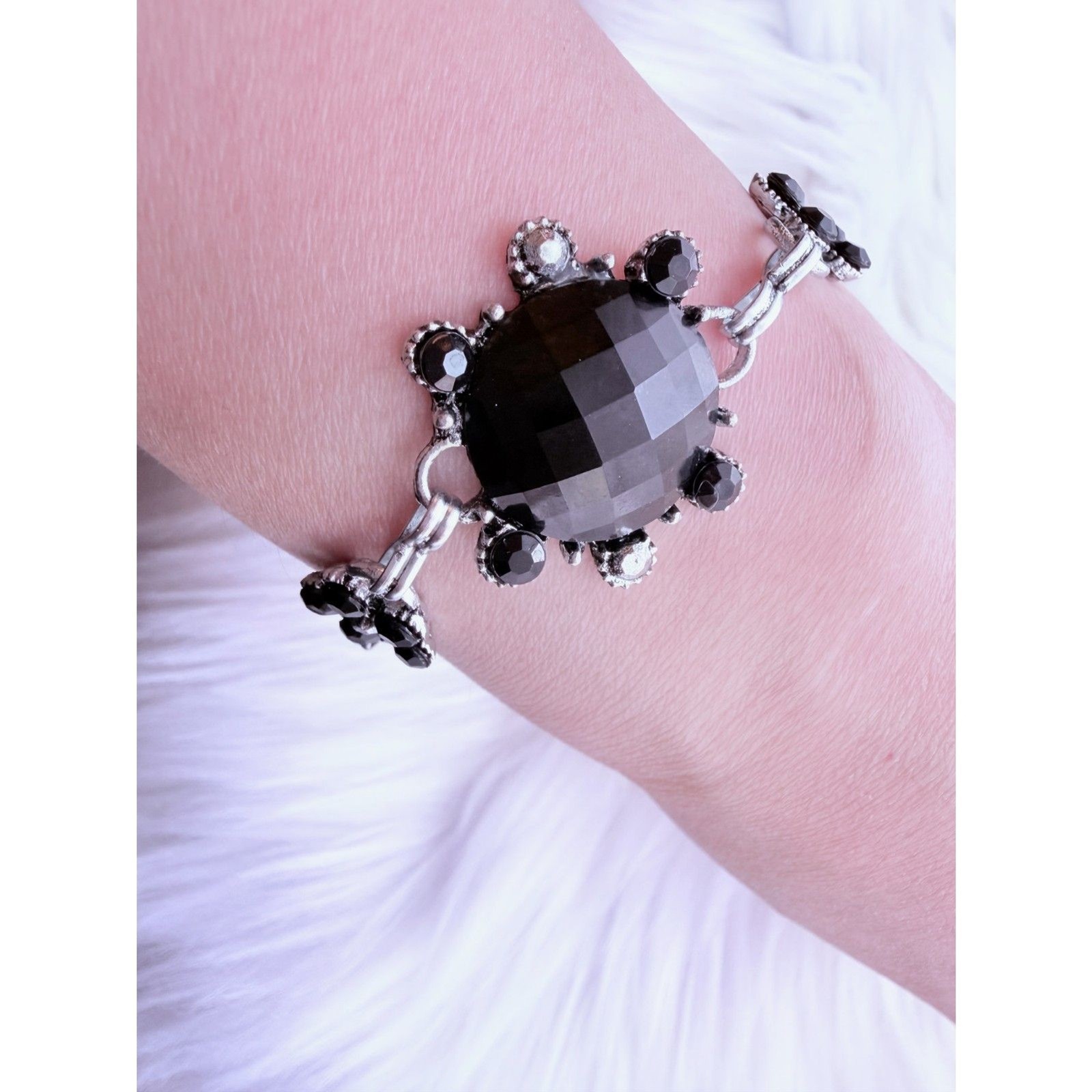 Vintage Black Resin Flower Bracelet 7.5″ Faceted Stone Link Chain
