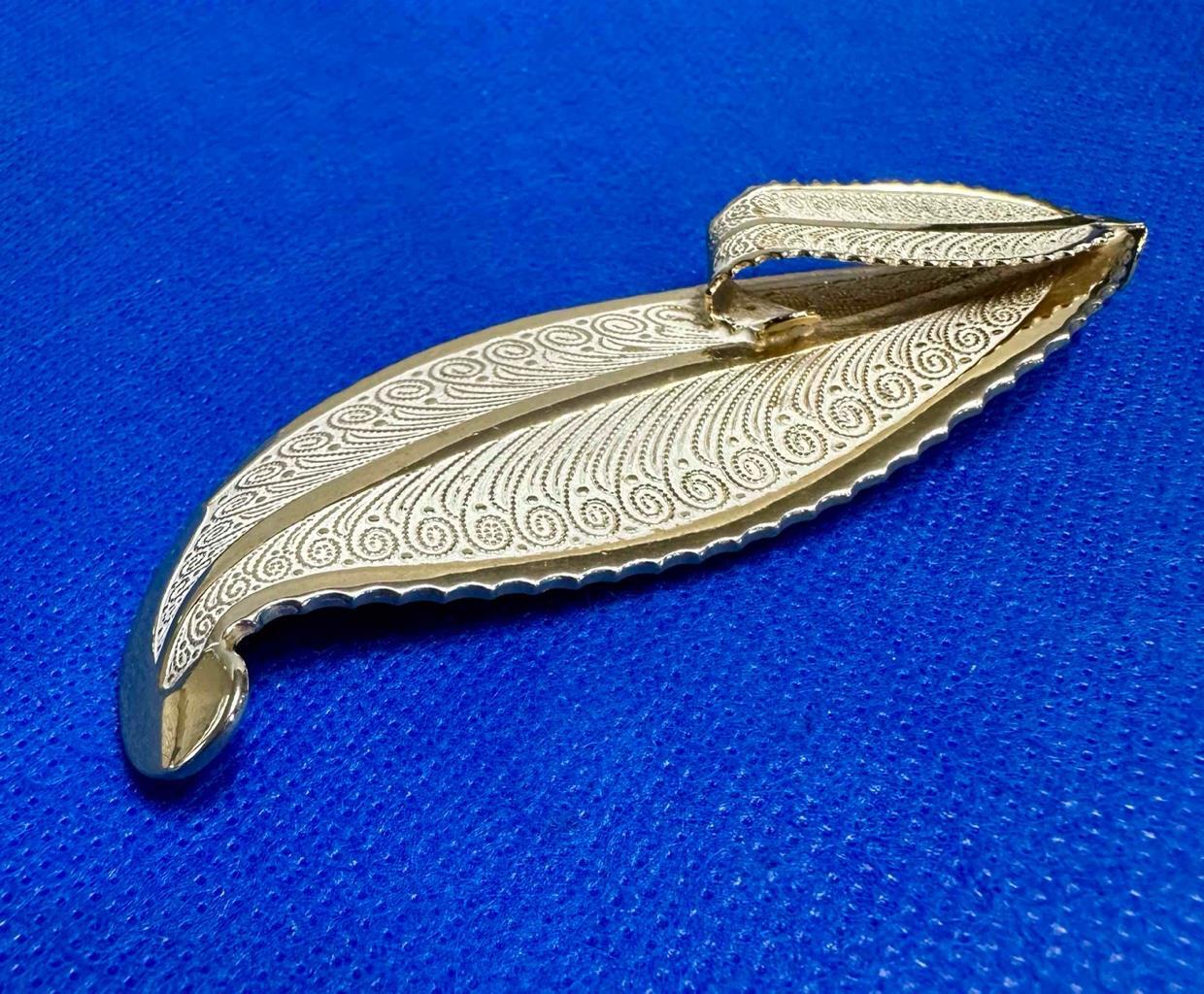 Vntg 3 Piece Gold Tone & Enamel Hinged Bracelet, Brooch & Clip On Earrings Set