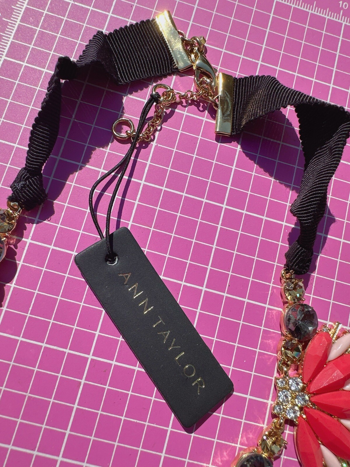 Ann Taylor orange pink flower necklace good tone black white crystals Adjustable