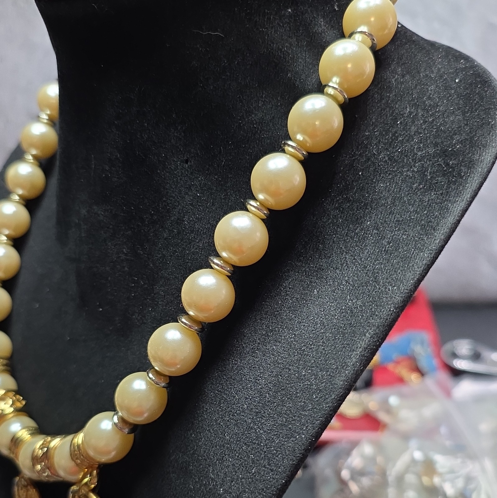 Gold Tone Beaded Imitation Pearl Round Pendant Necklace Red Green Blue Jewelry