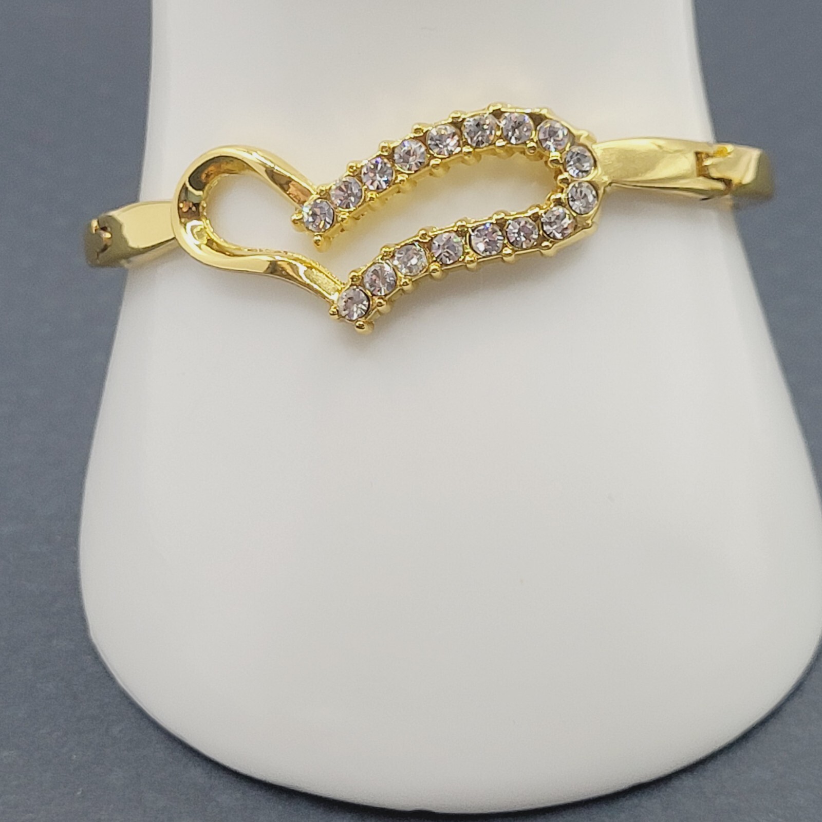 Austrian Crystal Rhinestones Modern Art Deco Heart Bracelet Gold Tone 8 Inch