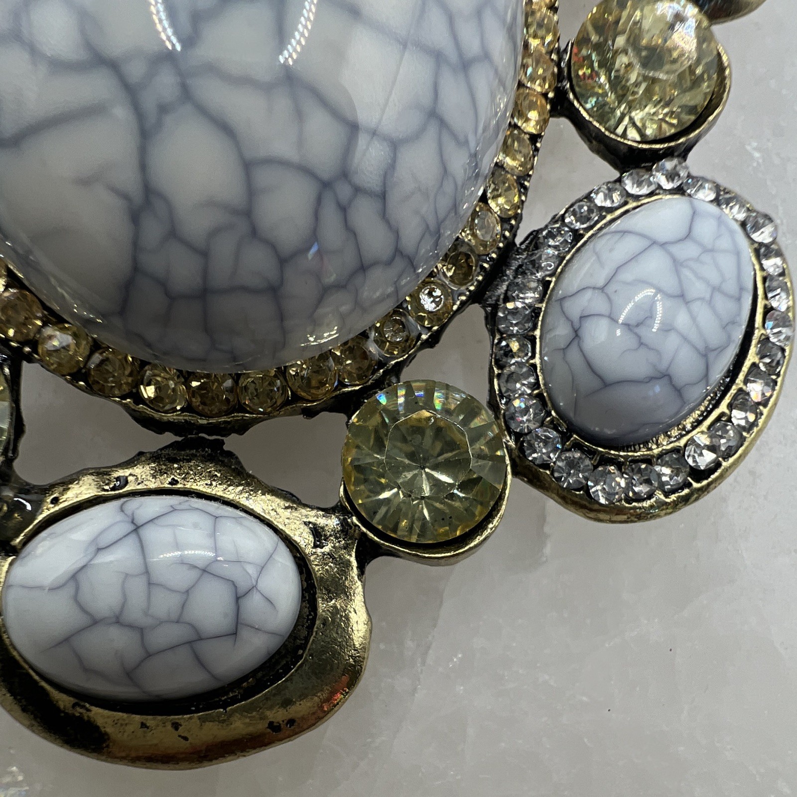 Gold Tone Link Chain Statement Necklace w/Gray & White Bold Faux Stone Pendant