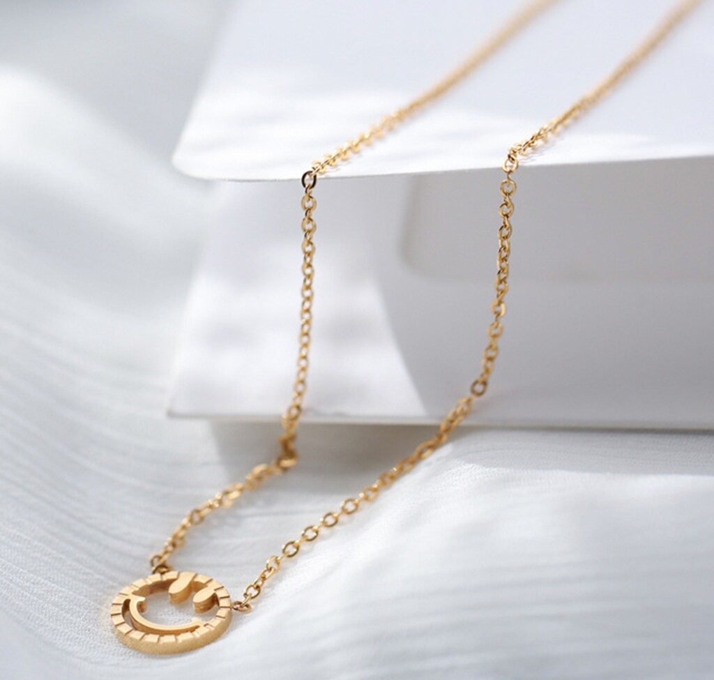Fashion Women Gold Plated Titanium Stainless Steel Happy Face Necklace 16-18″