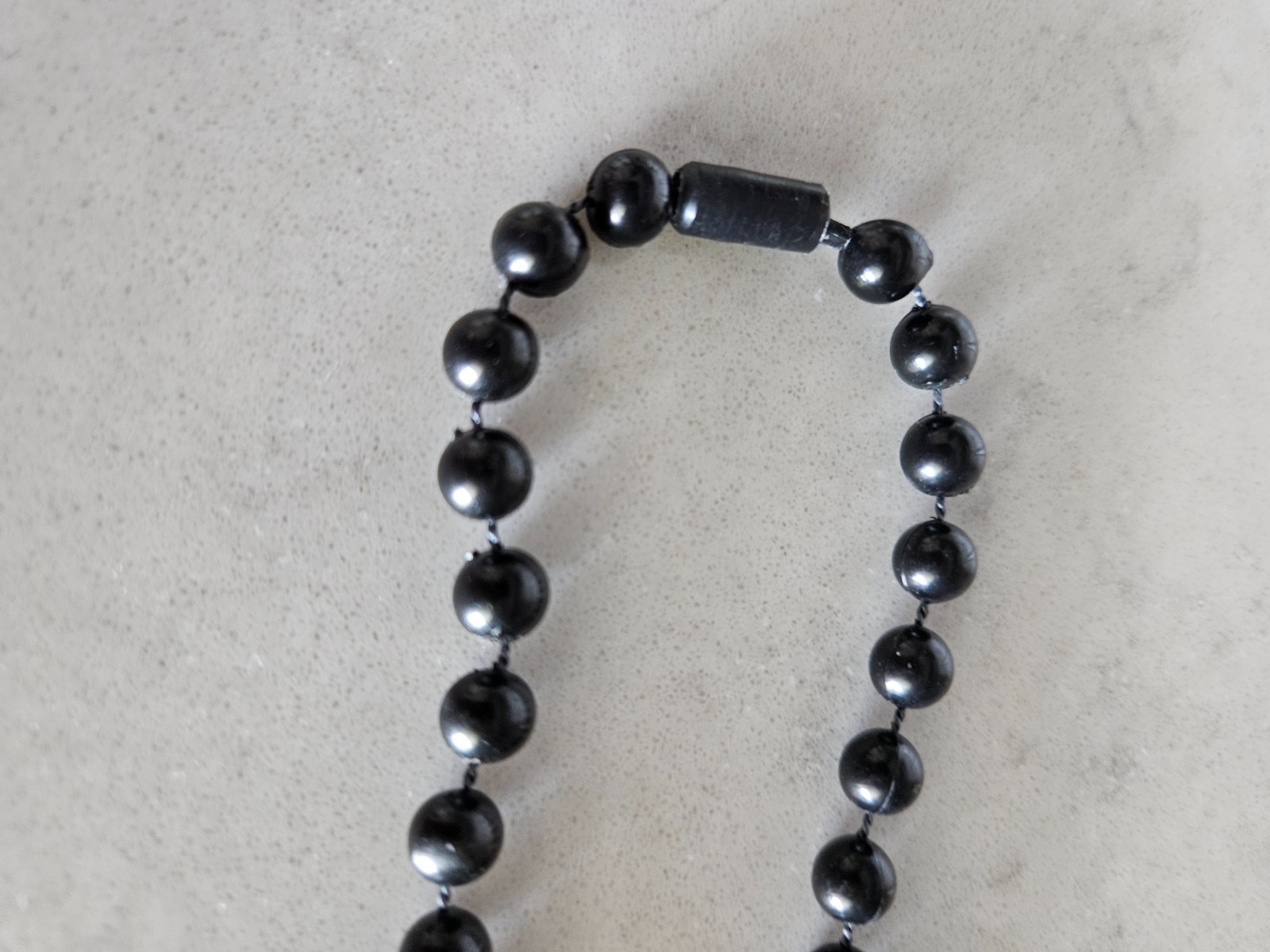 BRAND NEW 24″ LONG BLACK PLASTIC BEAD NECKLACE