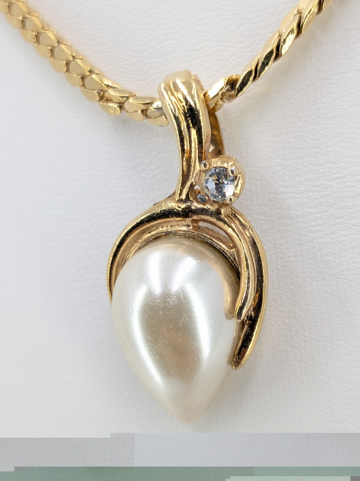Roman Faux Pearl Pendant Necklace Rhinestone Avon Gold Tone Chain 17 in Signed