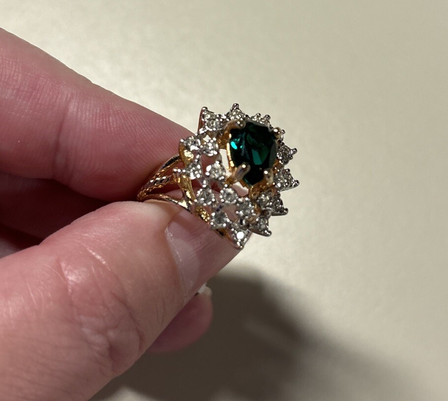 Vintage 18K HGE Gold Plated Green Pear Cluster Ladies Ring Size 5 NOS