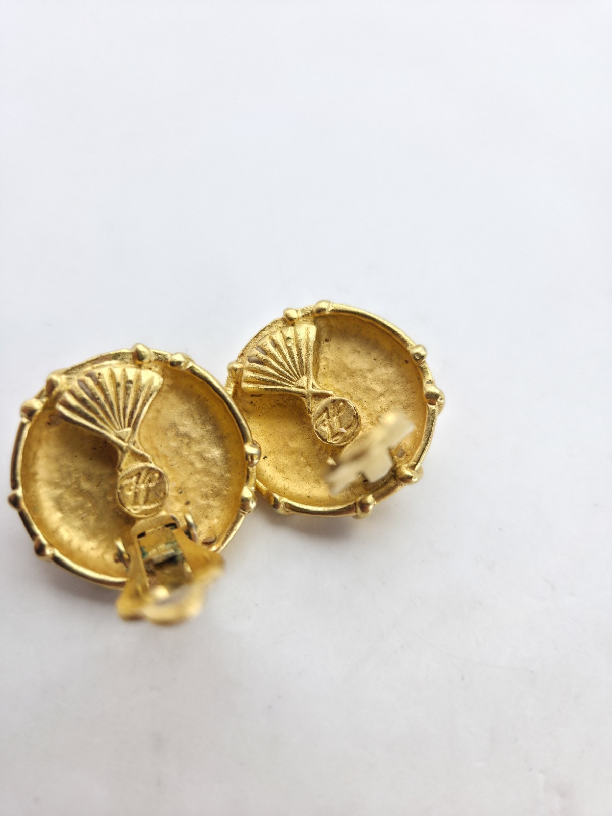 Karl Lagerfeld Chunky Gold Tone Orange Cabs Clip Ons Earrings Designer Signed 1″
