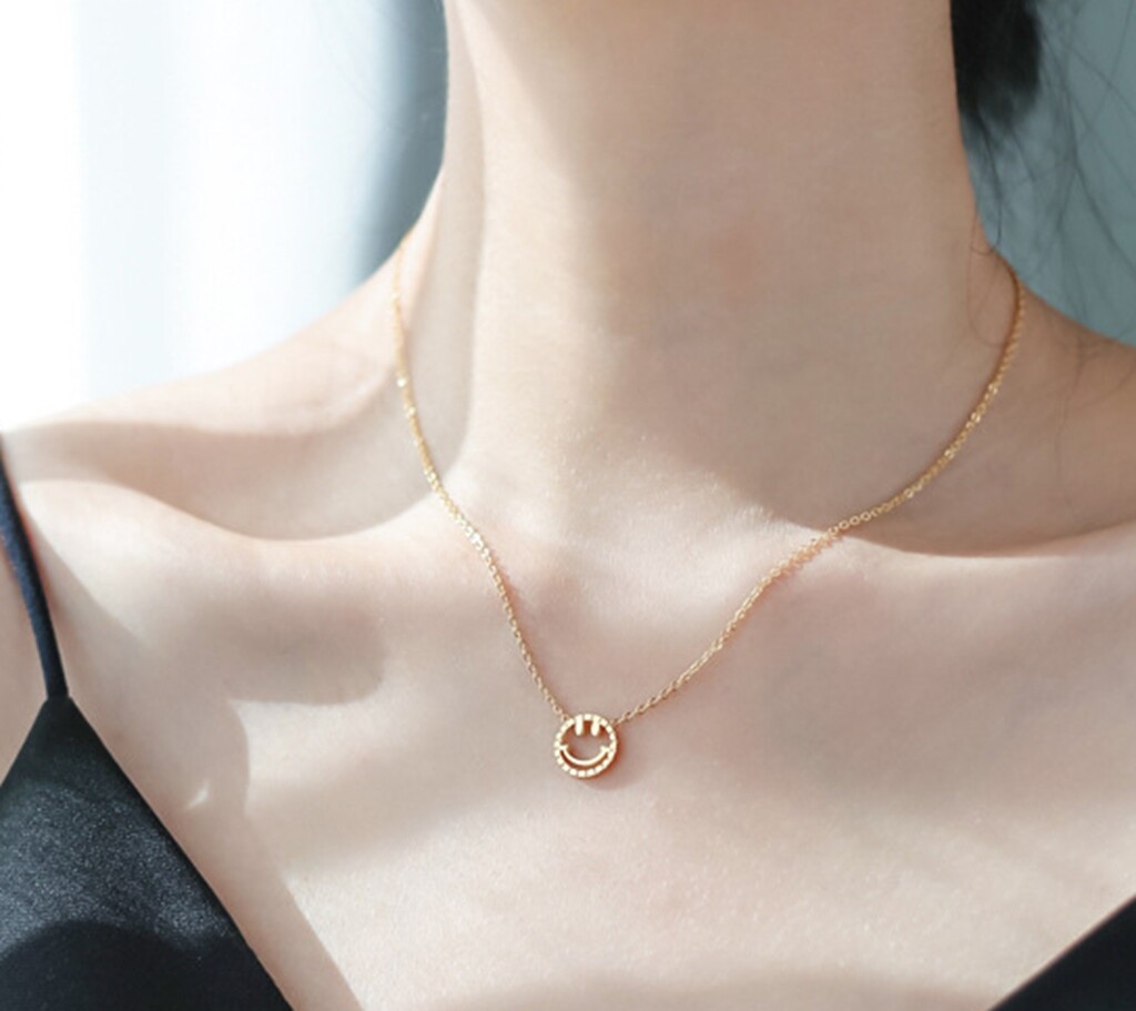 Fashion Women Gold Plated Titanium Stainless Steel Happy Face Necklace 16-18″