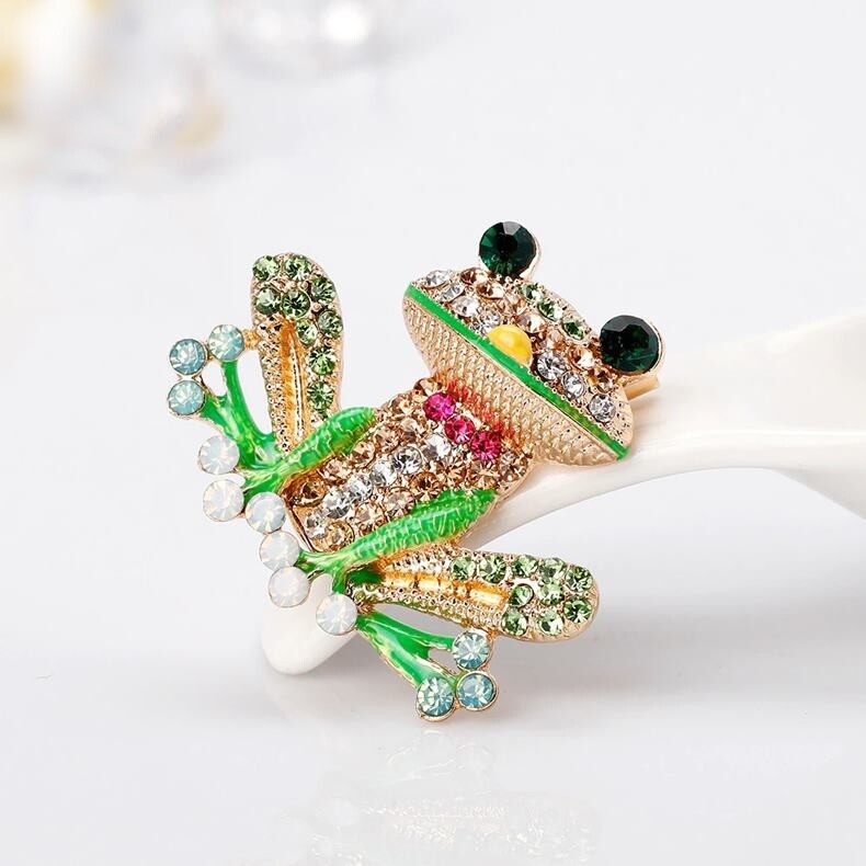Hot Sale Frog Pin for Women Men Animal Brooches Friend Gifts Jewelry Accessories
