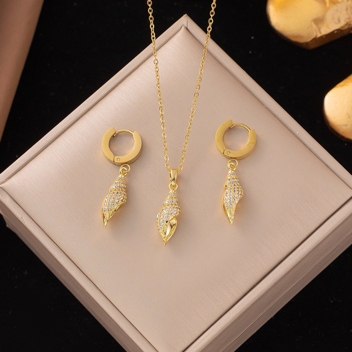 Gold Tone Leaf Pendant Clear Rhinestone Jewelry Set: Necklace & Earrings