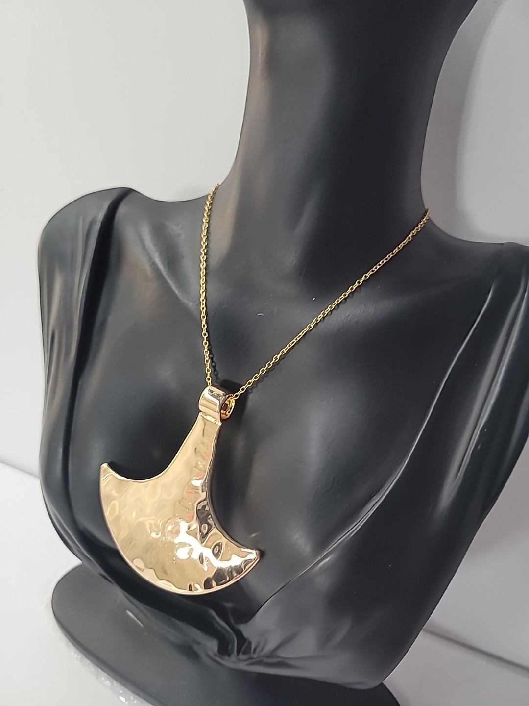 Vintage Gold Tone Fan Pendant Necklace Statement Minimalist Scandinavian Style