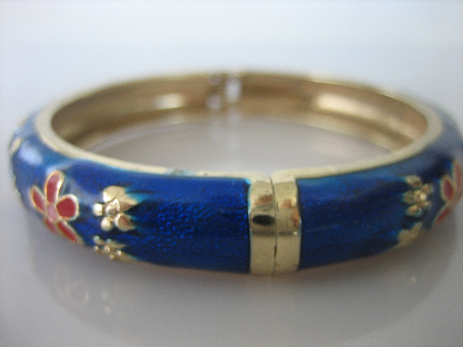 JIU LONG XING Hello Kitty Gold Tone & Blue Enamel Hinged Bangle Bracelet
