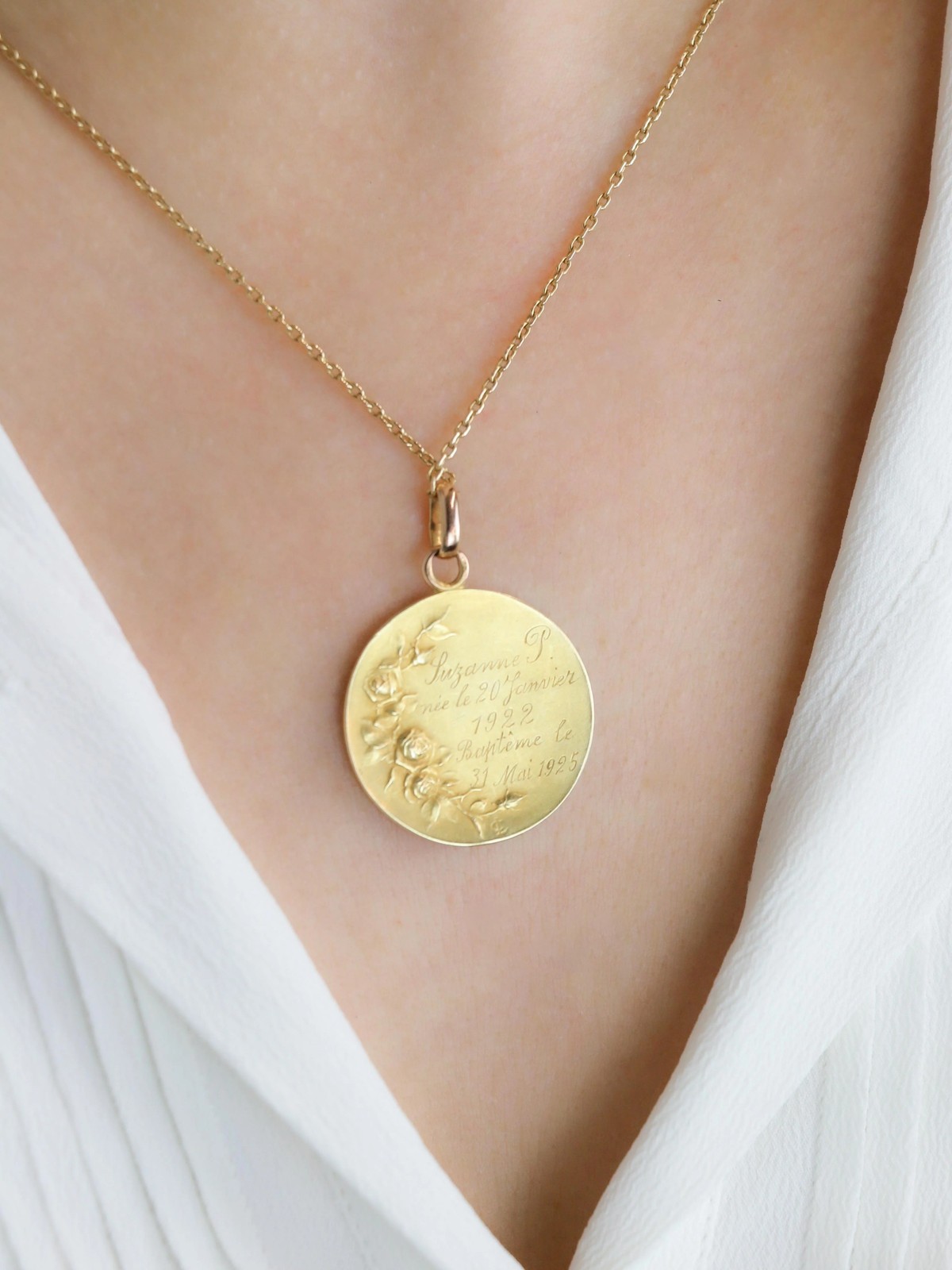 DROPSY Art Nouveau Sancta Maria medal in yellow gold
