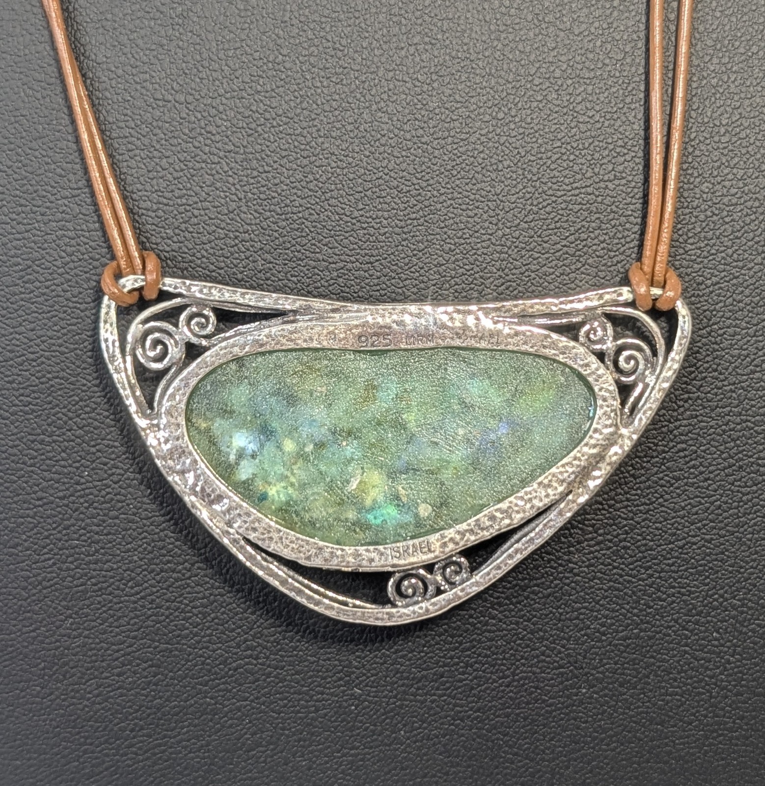 ** (NOS) Noa Zuman Freeform Roman Glass Leather Drop Necklace (~17g) AR-37